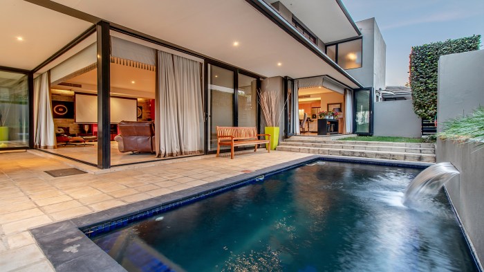 A great example of twilight exterior photography done in Lombardi Estate. The slow shutter speed used in this picture shows an almost tranquil scene outside this amazing house. Twilight photography done right by Pretoria Real Estate Photography.